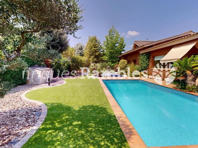 Chalet en venta en Pobla de Claramunt La. ESPECTACULAR CASA AL XARÓ, MILLOR QUE NOVA!. Chalets Pobla de Claramunt.