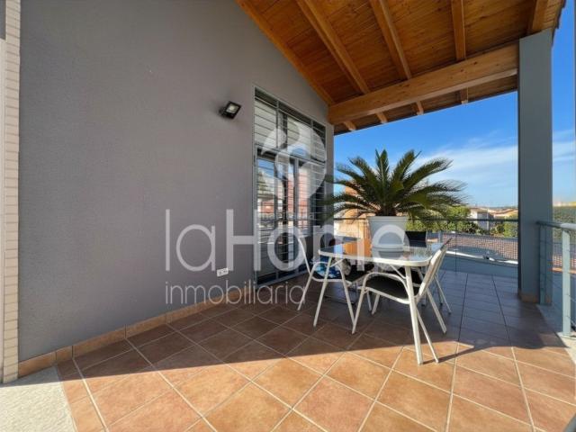 Chalet en venta en Pobla de Vallbona la, La Conarda. Un hogar lleno de luz, amplitud y espacios pensados para disfrutar en familia. Chalets Pobla de Vallbona.
