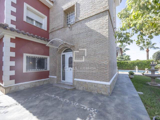 Chalet en venta en Pobla de Vallbona la, Núcleo Urbano. Casa de 7 dormitorios en venta en La Eliana, Valencia. Chalets Pobla de Vallbona.