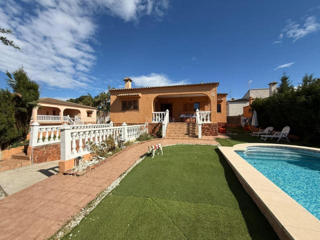 Chalet en venta en Pobla de Vallbona la, La Conarda. Oportunidad ¡ Se vende chalet en La Pobla de Vallbona urbanizacion. Chalets Pobla de Vallbona.
