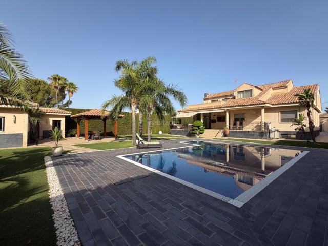Chalet en venta en Pobla de Vallbona la, Rascanya. CHALET EN URBANIZACION MONTECOLORADO JUNTO A UN PARQUE Y PEGADO A LA POBLACION. Chalets Pobla de Vallbona.