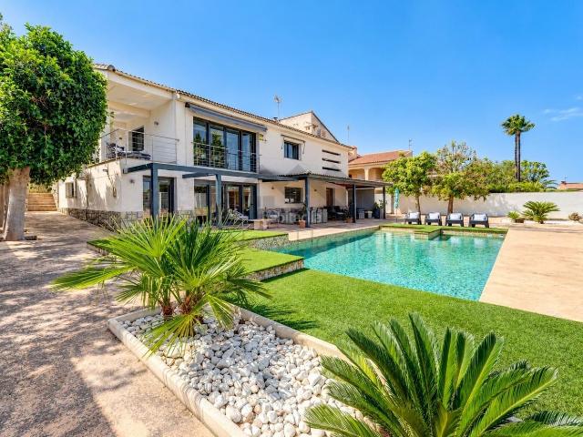 Chalet en venta en Pobla de Vallbona la, Rascanya. VILLA DE 547 M2 EN MONTECOLORADO DOS VIVIENDAS, PISCINA, PISTA DE TENIS Y UN NIVEL DE CONFORT EXCEPCIONAL. Chalets Pobla de Vallbona.