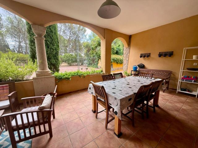 Chalet en venta en Poblete. Casa Chalet independiente en venta en Poblete. Chalets.