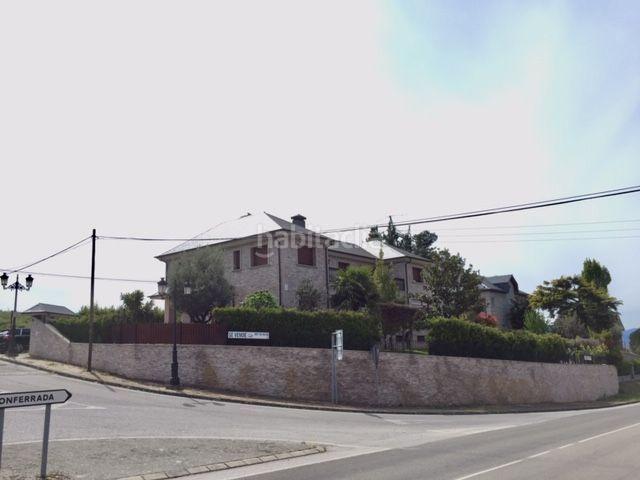 Chalet en venta en Ponferrada, Urbanización Patricia Campo. Fantástica finca y chalet en piedra, Patricia. Chalets.