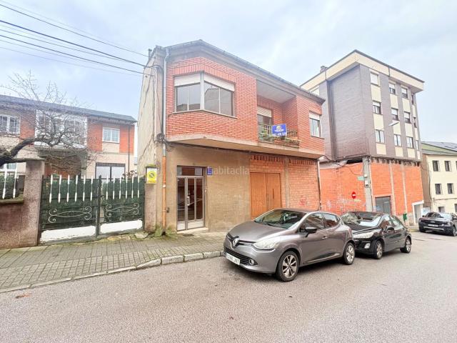 Chalet en venta en Ponferrada, Zona Alta. CASA UNIFAMILIAR CON JARDIN DE 258 m2 EN LA ZONA ALTA DE PONFERRADA. Chalets.