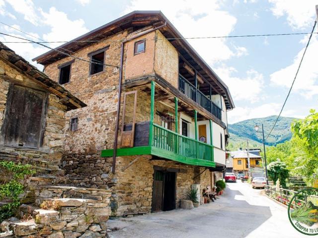 Chalet en venta en Ponferrada, Área Rural Sur. Se vende auténtica casa de piedra berciana a un paso de Ponferrada. Chalets.