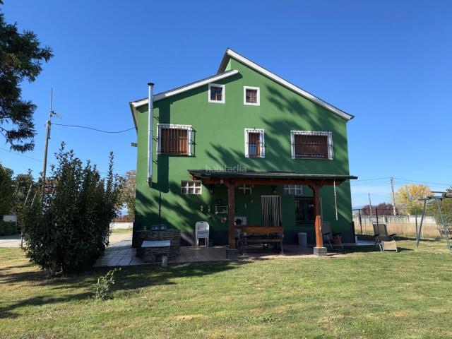 Chalet en venta en Ponferrada, Cuatro Vientos. OPORTUNIDAD CASA CON TERRENO EN FUENTES NUEVAS. Chalets.