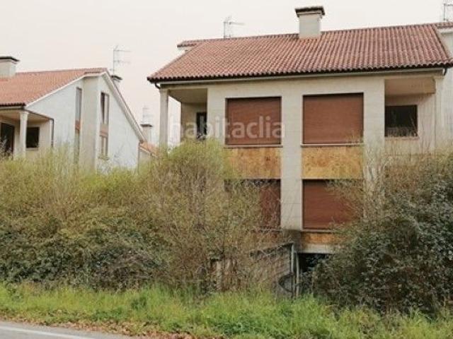 Chalet en venta en Ponteareas. Venta Barrio Ascensión Canle, Pol 69, Ponteareas promoción 6 chalets sin terminar. Chalets.