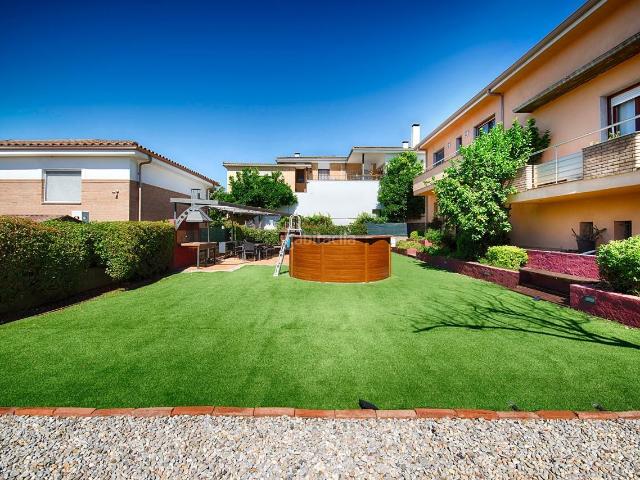 Chalet en venta en Porqueres. CHALET EN ZONA EXCLUSIVA. Chalets.