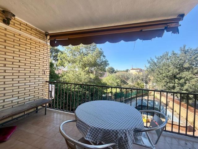 Chalet en venta en Paterna, La Cañada. Chalet Independiente en La Cañada Oportunidad de Reforma con Piscina y Amplia Parcela. Chalets.