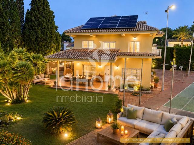 Chalet en venta en Paterna, La Cañada. CHALET INDEPENDIENTE IDEAL PARA FAMILIAS GRANDES. Chalets.