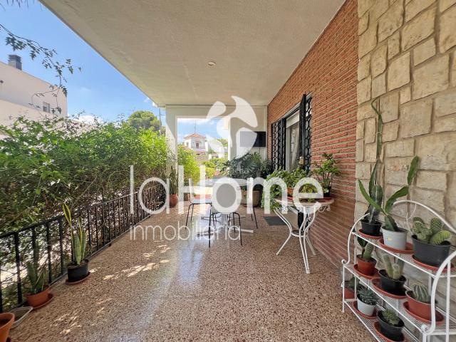 Chalet en venta en Paterna, La Cañada. UN HOGAR PARA VIVIRLO POR DENTRO Y POR FUERA. Chalets.