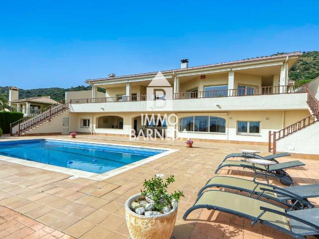 Casa en venta en Pau. Oportunidad limitada de 3 meses desde 1M, villa panorámica en Pau. Casas.