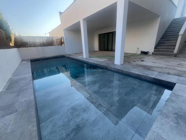 Chalet en venta en Padul. OBRA NUEVA LISTA PARA ENTRAR A VIVIR, CHALET DE DISEÑO MODERNO CON DOMOTICA Y CALIFICACION A, PISCINA, JARDIN, UBICADO EN URB. EL. Chalets.