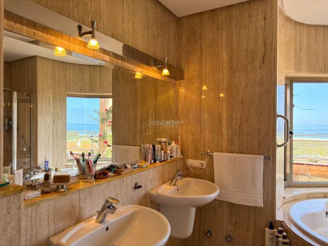 Chalet en venta en Pájara, Solana Matorral. Villa de lujo con vistas infinitas al océano en Morro Jable. Chalets.