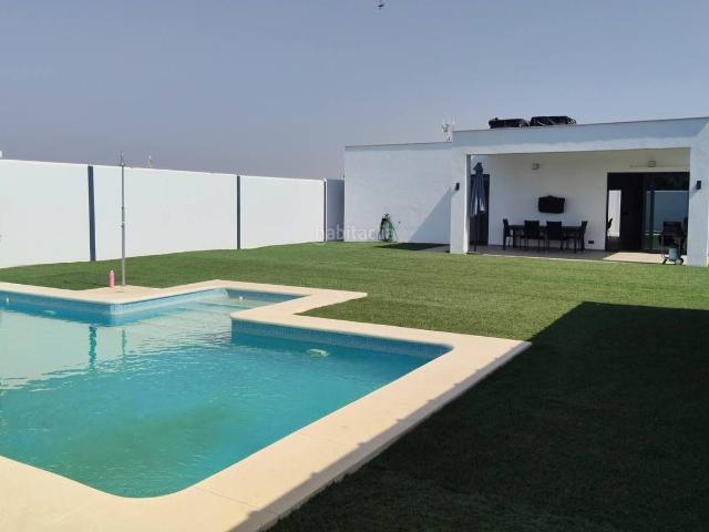 Chalet en venta en Palacios y Villafranca Los. Chalet unifamiliar en venta en Los Palacios y Villafranca. Chalets Palacios y Villafranca.