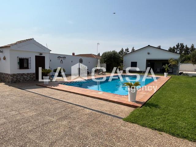 Chalet en venta en Palacios y Villafranca Los. Chalets Palacios y Villafranca.