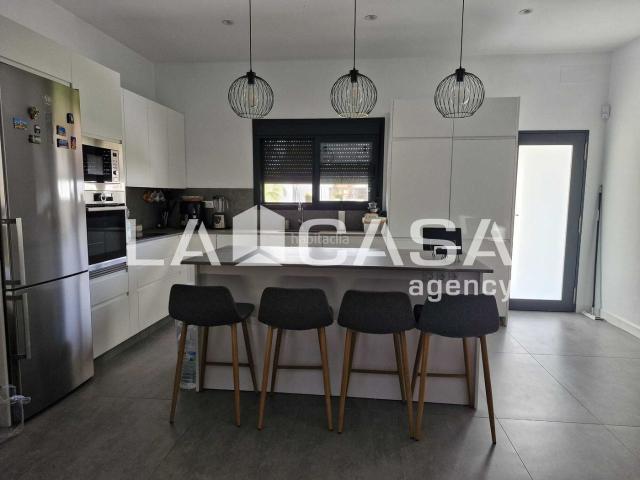 Chalet en venta en Palacios y Villafranca Los. Chalets Palacios y Villafranca.