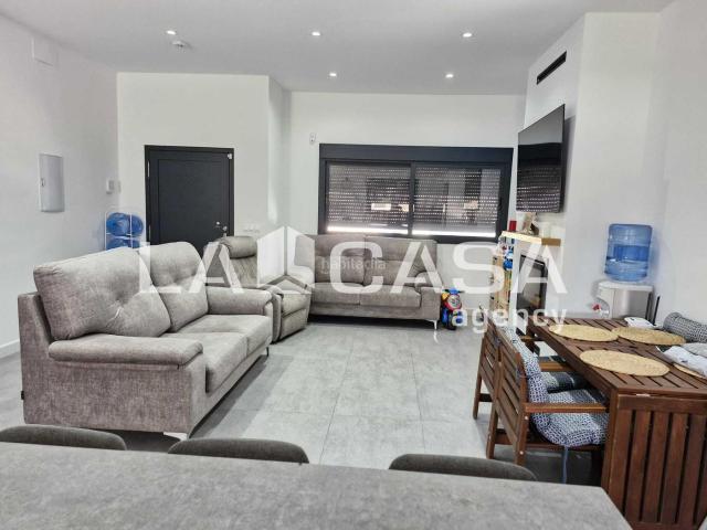 Chalet en venta en Palacios y Villafranca Los. GRAN OPORTUNIDAD EN INMEJORABLE ZONA!. Chalets Palacios y Villafranca.