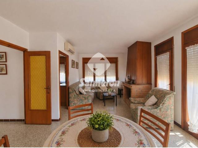 Chalet en venta en Palafolls. Venta de torre en Urb. Ciudad Jardín de Palafolls. Chalets.