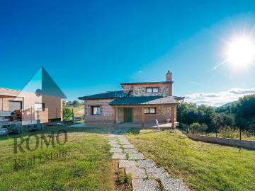 Chalet en venta en Palau solità i Plegamans. DIAMANTE en bruto. Chalets Palau solità i.