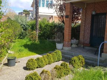 Chalet en venta en Palencia, El Carmen Casas del Hogar. Chalet pareado exclusivo frente al Parque Isla Dos Aguas Ubicación irrepetible en el centro de Palencia. Chalets.