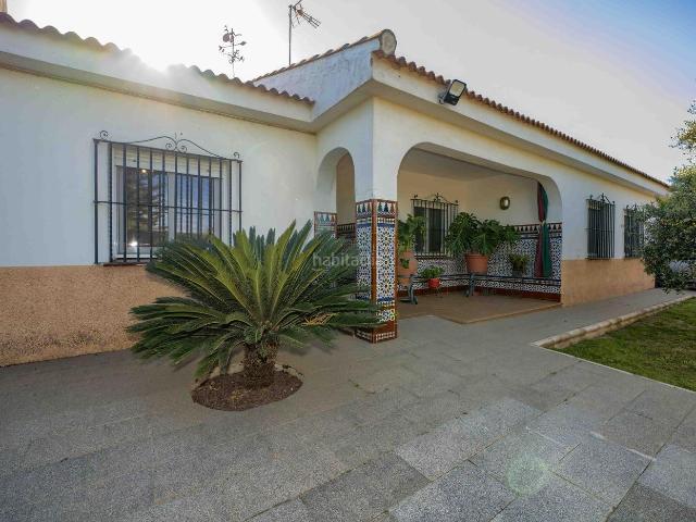 Chalet en venta en Palomares del Río. VIVIR COMO SIEMPRE HAS QUERIDO. Chalets Palomares del.
