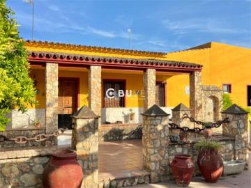 Chalet en venta en Palma del Río. SE VENDE CHALET INDEPENDIENTE EN PALMA DEL RÍO. Chalets Palma del.