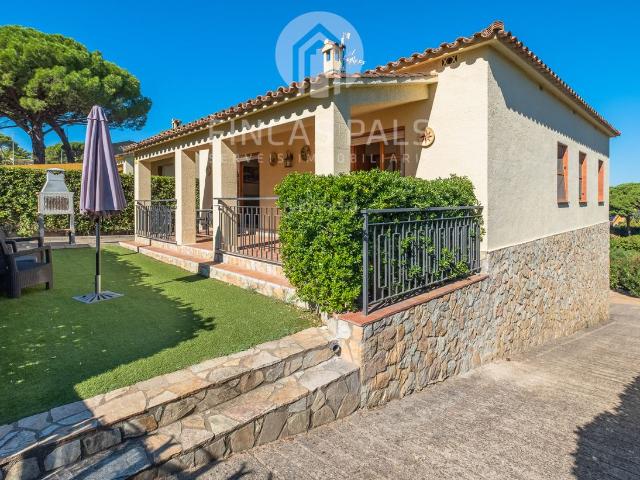 Chalet en venta en Pals, Platja de Pals Costa Brava. Bonita casa en la playa de Pals. Chalets.