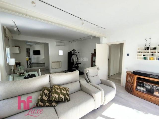 Chalet en venta en Papiol El. Elegante casa a cuatro vientos completamente reformada con jardín y domótica en El Papiol. Chalets Papiol.