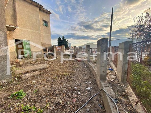 Chalet en venta en calle De Montmeló, Parets del Vallès, de 341 m² 3 habitaciones por 350.000