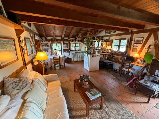 Chalet en venta en Parlavà. EXCEPCIONAL FINCA DE MÁS DE 7 HECTÁREAS CON VIVIENDA, TALLER Y PISCINA NATURAL EN RUPIÀ BAIX EMPORDÀ. Chalets.