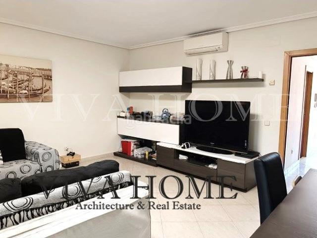Chalet en venta en Parla, Fuentebella San Fermín El Leguario. CHALET con 5 habitaciones, 4 baños, sótano, garaje y buhardilla, de 237 m2 construidos, en Fuentebella de Parla. Chalets.