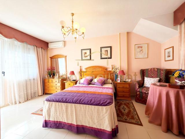 Chalet en venta en Parla, Las Américas. CHALET ADOSADO EN VENTA EN PARLA, 3 HABITACIONES, BUHARDILLA, GARAJE. Chalets.