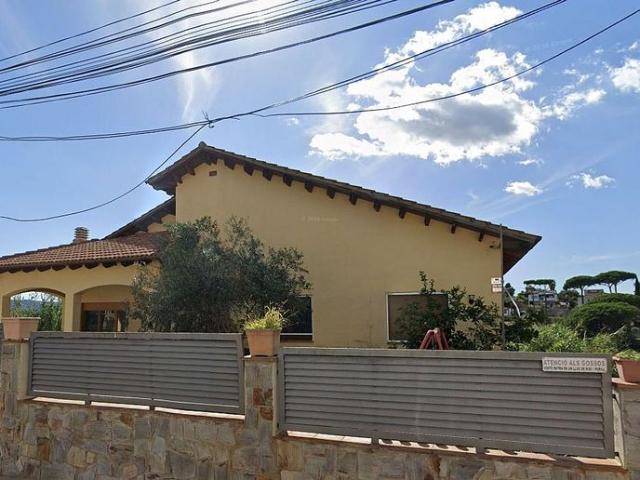 Chalet en venta en parque Junior, Riells i Viabrea, de 109 m² 3 habitaciones por 265.000
