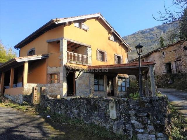 Chalet en venta en Parres. Chalets.
