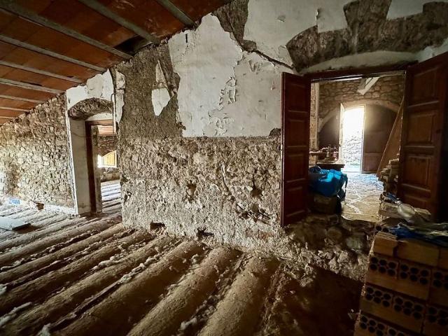 Chalet en venta en pasaje Camil Antonietti, Mura, de 139 m² 3 habitaciones por 110.000
