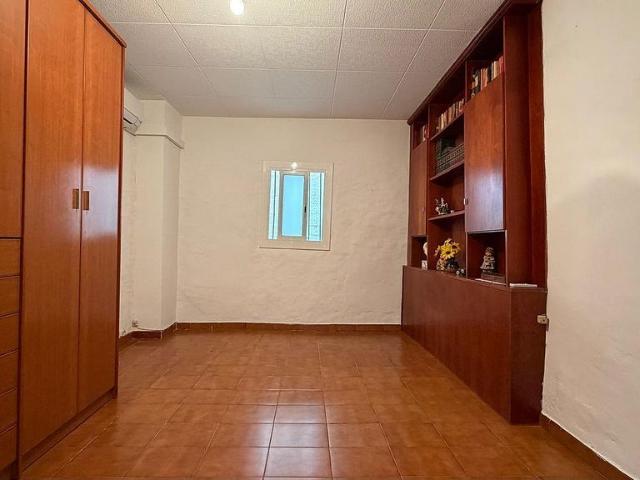 Chalet en venta en pasaje De Graziella Pareto, Barcelona, de 90 m² 3 habitaciones por 373.000