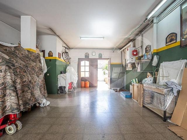 Chalet en venta en pasaje Del Notari Herran, Sabadell, de 293 m² 6 habitaciones por 675.000