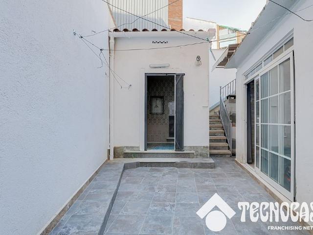 Chalet en venta en pasaje Sant Miquel, Santa Coloma de Gramanet, de 83 m² 3 habitaciones por 370.000