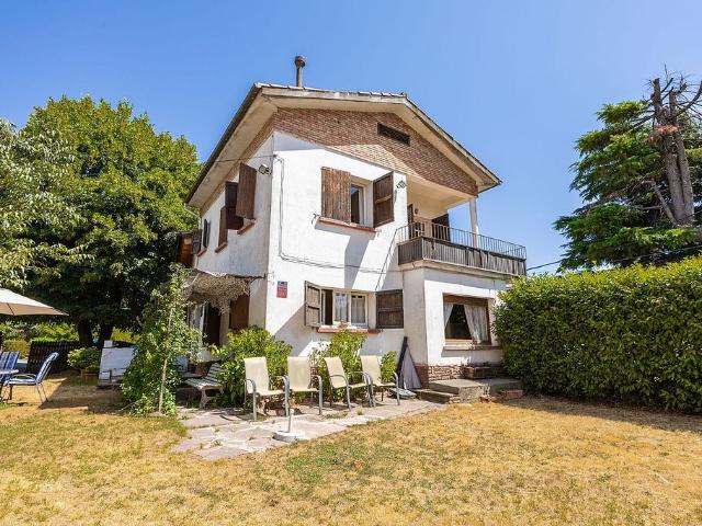 Chalet en venta en pasaje Victorià Oliveras de la Riva, Sant Hipòlit de Voltregà, de 260 m² 3 habitaciones por 320.000