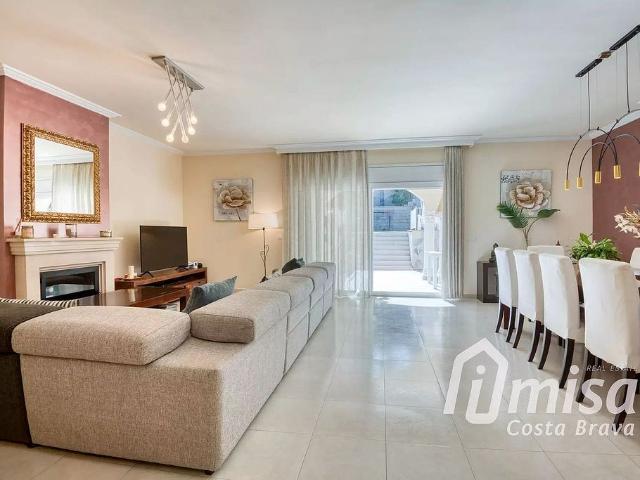Chalet en venta en paseo Amatista, Calonge, de 176 m² 4 habitaciones por 750.000