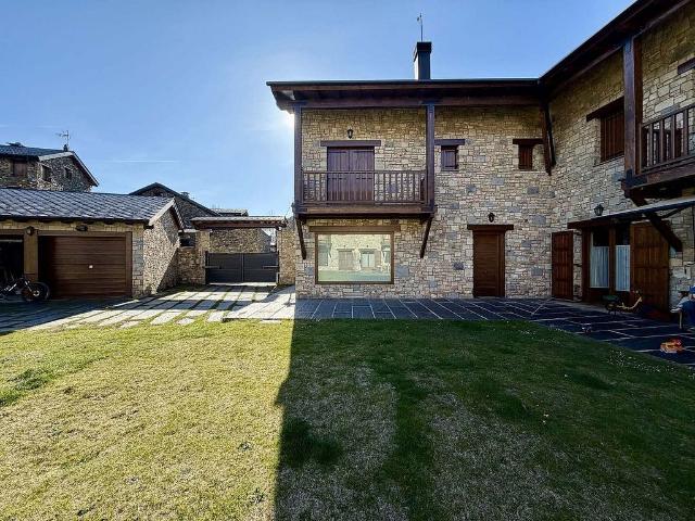 Chalet en venta en paseo De la Ribera, Fontanals de Cerdanya, de 168 m² 5 habitaciones por 710.000