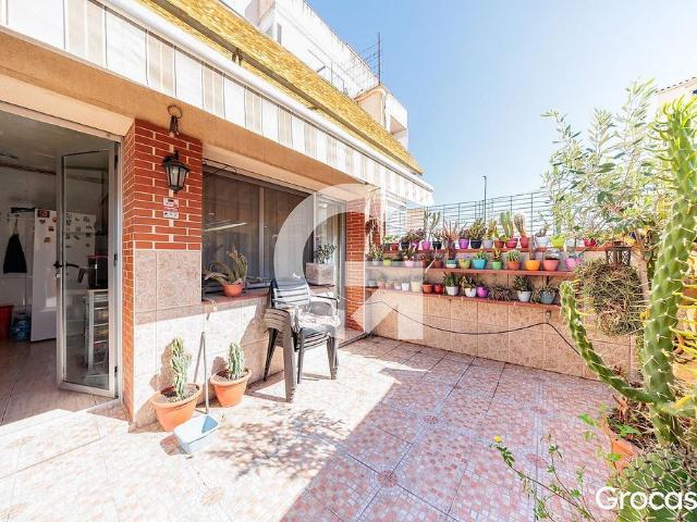 Chalet en venta en paseo Del Vintidos de Juliol, Terrassa, de 250 m² 5 habitaciones por 390.000