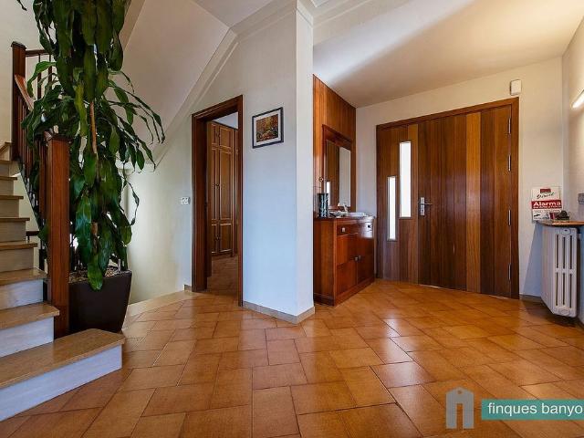 Chalet en venta en paseo Puig de la Bellacasa, Banyoles, de 270 m² 4 habitaciones por 595.000