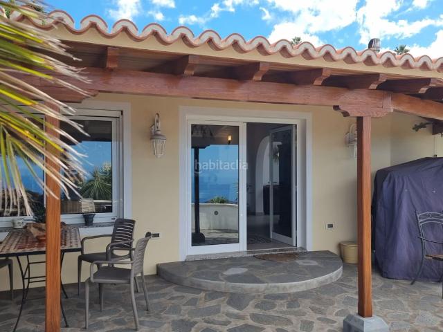 Chalet en venta en Paso El. Exclusiva propiedad con dos viviendas independientes, jardines y espectaculares vistas en El Paso, La Palma. Chalets Paso.