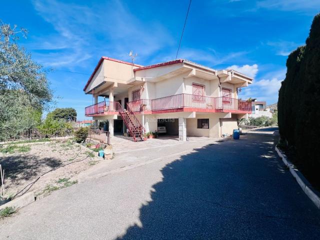 Chalet en venta en Petrer. Chalet independiente con piscina en Petrer. Chalets.