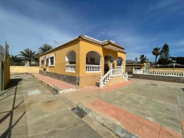 Chalet en venta en Pechina. Chalet independiente en el paraje Los Limoneros Pechina. Chalets.