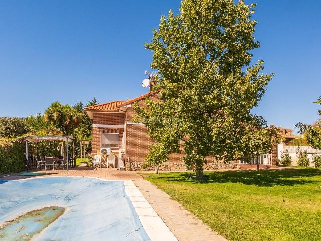 Chalet en venta en Pedrezuela. EXCLUSIVO CHALET INDEPENDIENTE EN URB.MONTENEBRO PEDREZUELA. Chalets.