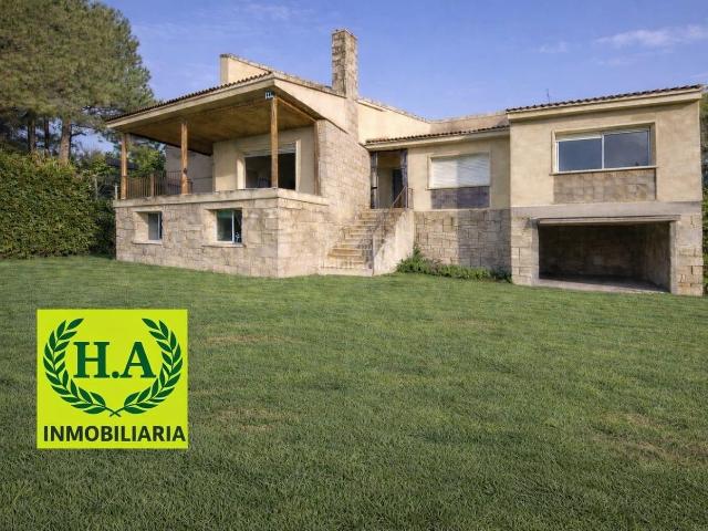 Chalet en venta en Pedrezuela. Exclusivo Chalet Unifamiliar en Urbanización Privada. Chalets.